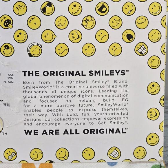 Smiley World Round Tablecloth 70" White Multi Color Flower Power Smileys Retro - Picture 4 of 5